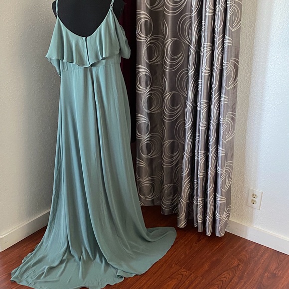 Elegant Green Maxi Dress - Picture 2 of 14